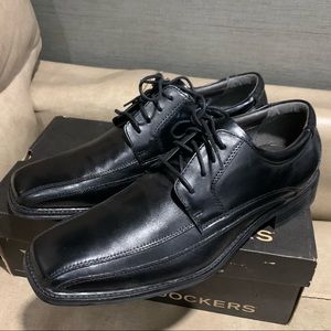 Men’s Dockers. New. Size 11